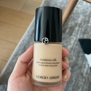 Armani Beauty Luminous Silk Foundation color 2
